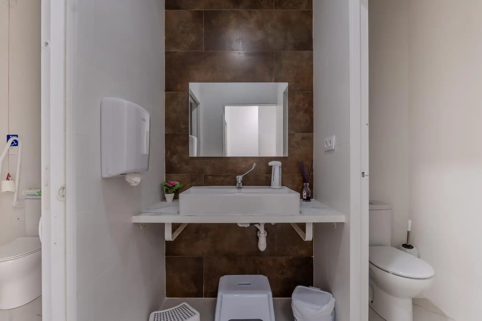Bathroom of Commercial properties for rent in  Logroño  with Furnished