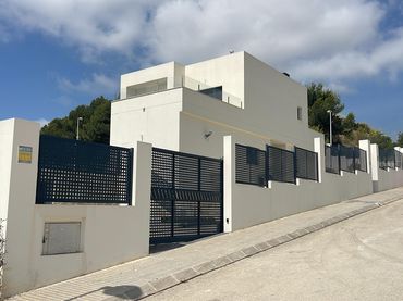 Villa avec balcon à vendre à Escandinavia - Cautivador