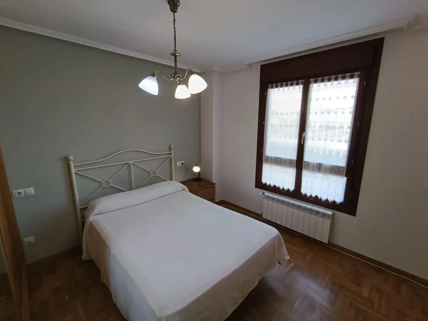 Dormitori de Apartament en venda en Avilés amb Calefacció, Traster i Balcó