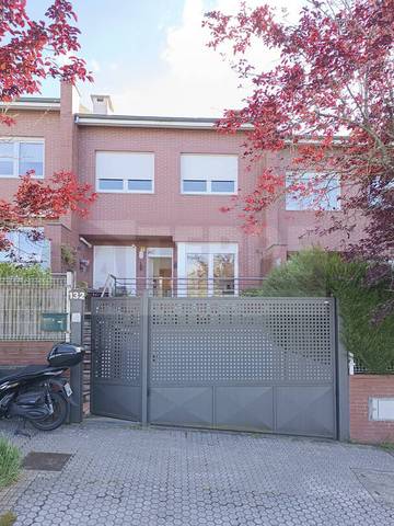 Casa adosada en Venta en Juan A. Barriola pasealekua en Miramon - Zorroaga