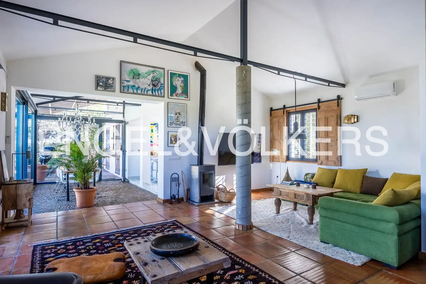 Living room of Houses for sale in Valencina de la Concepción  with Air Conditioner, Heating and Private garden