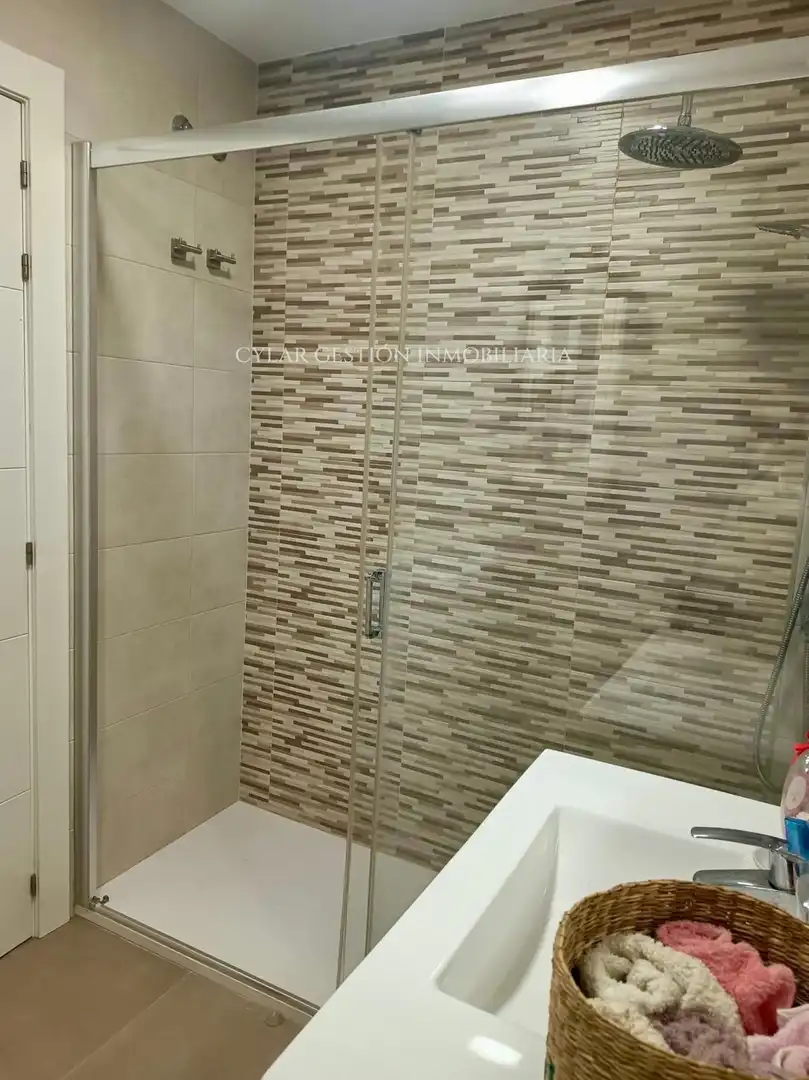 Badezimmer von Wohnung zum Verkauf in Terradillos mit Heizung, Parkett und Terrasse