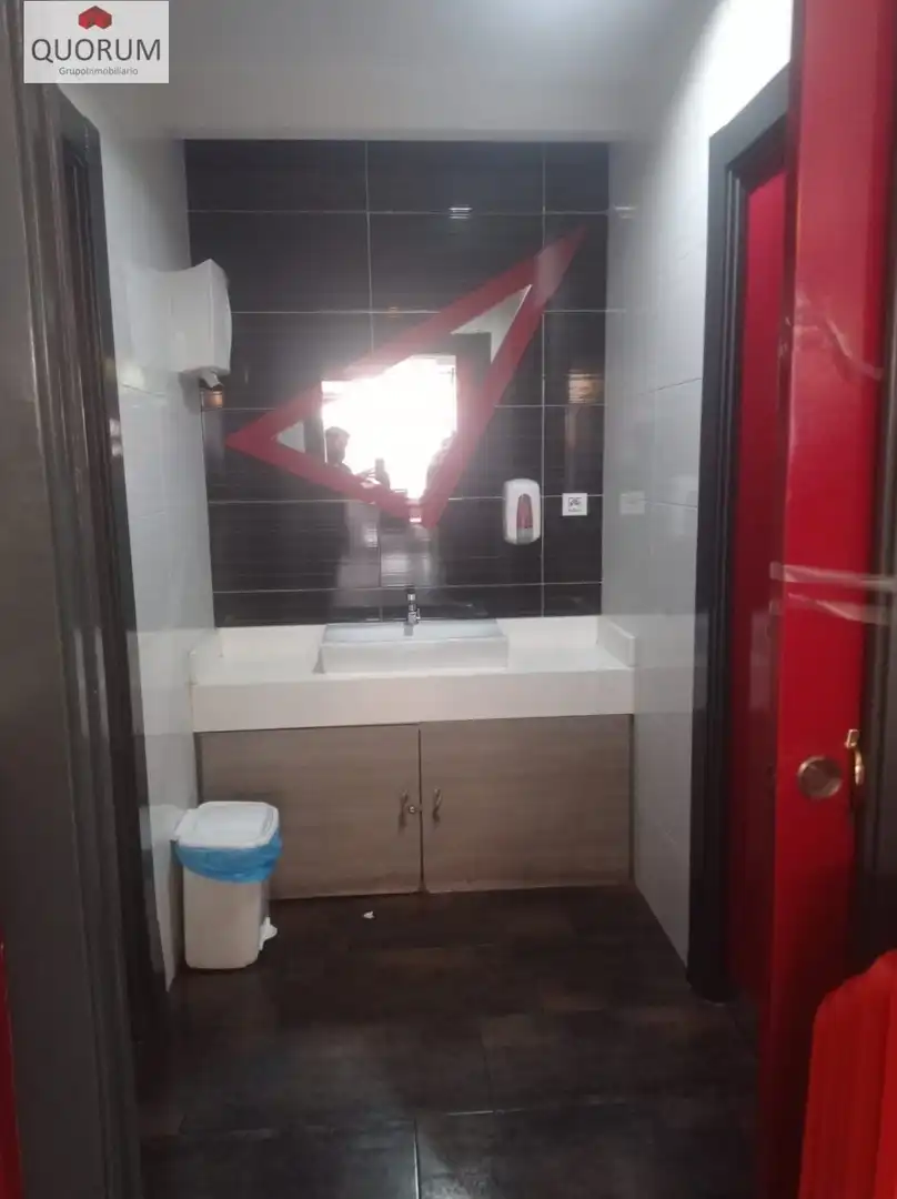 Bany de Local en venda en Barakaldo  amb Moblat