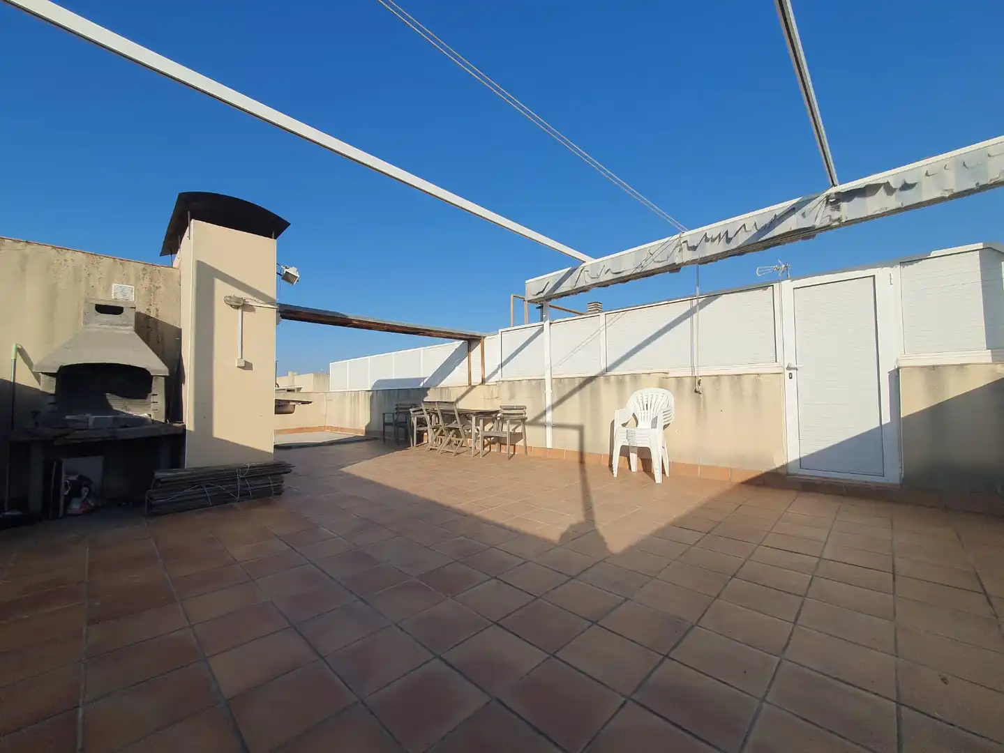 Terrasse von Dachboden zum Verkauf in Vilanova i la Geltrú mit Klimaanlage, Heizung und Terrasse