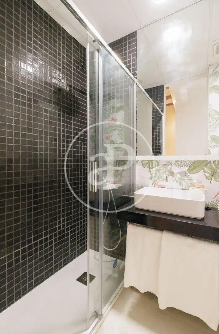 Baño de Piso de alquiler en Valencia con Aire acondicionado, Calefacción y Amueblado