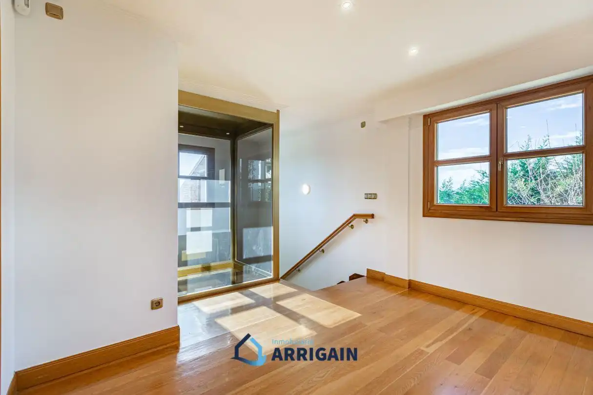 Casa adosada en venda en Donostia - San Sebastián  amb Calefacció, Jardí privat i Terrassa