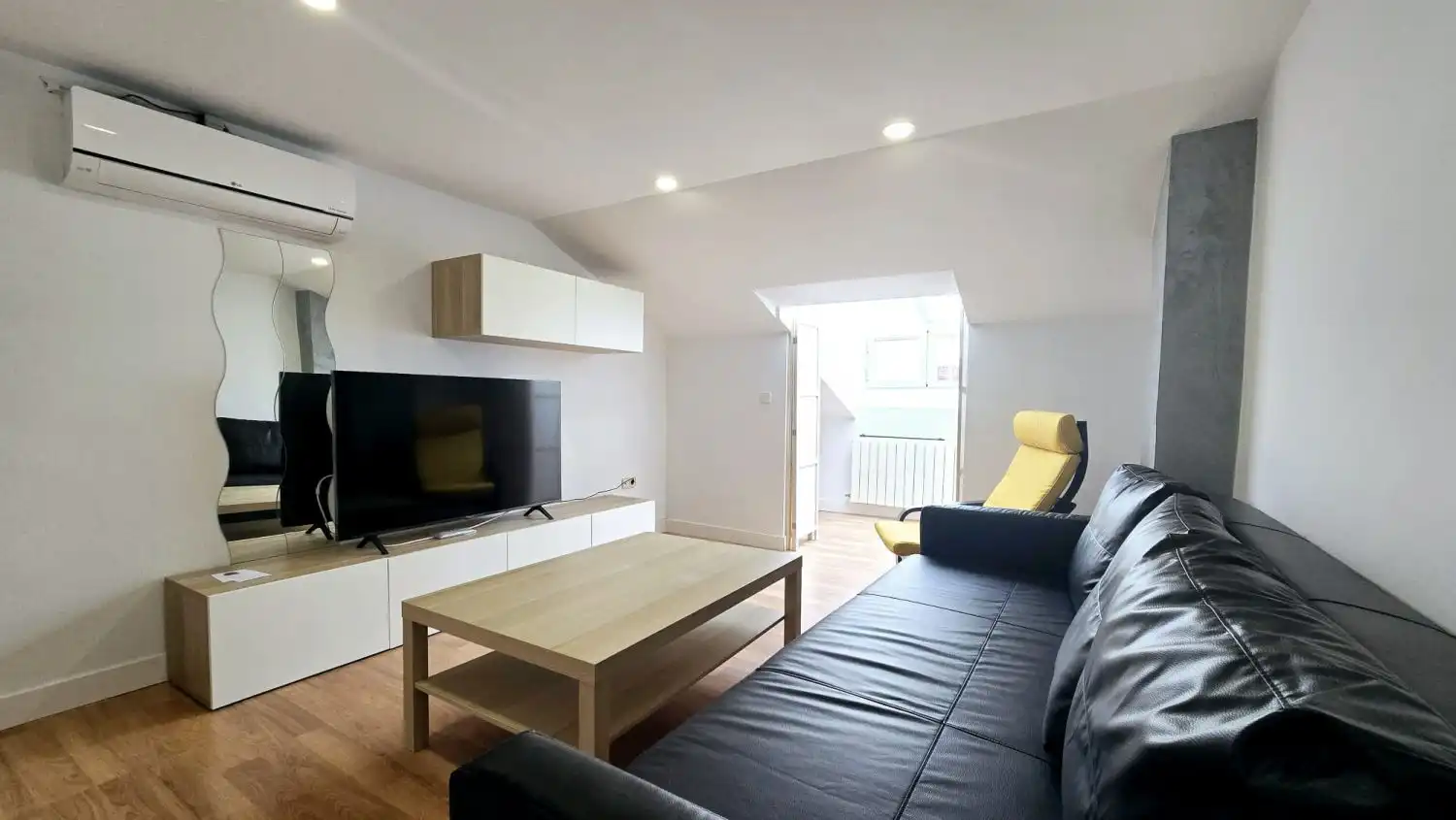 Penthouse with lift to rent in Barrio de Salamanca