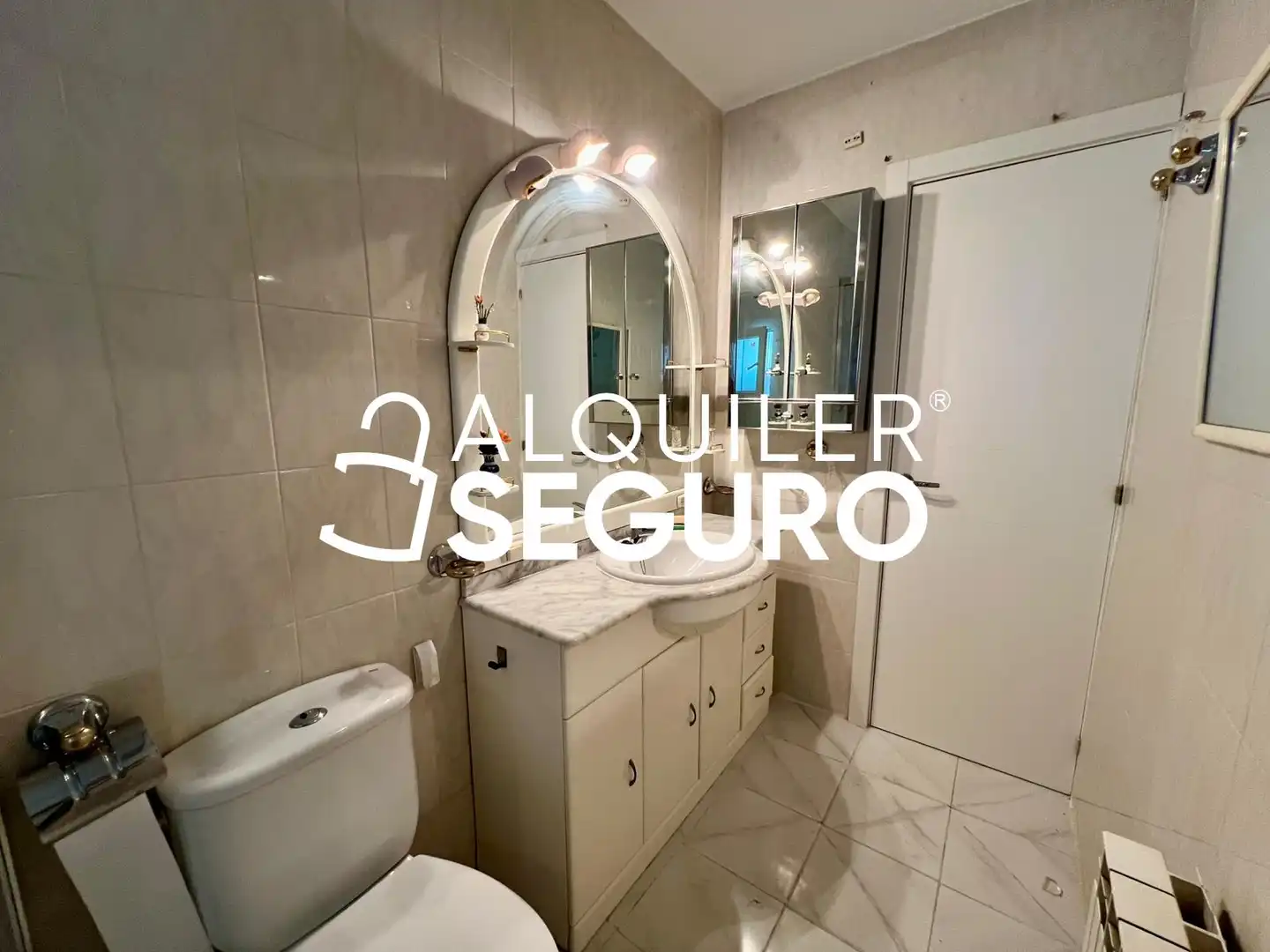Badezimmer von Wohnung zur Miete in Madrid mit Klimaanlage, Heizung und Abstellraum