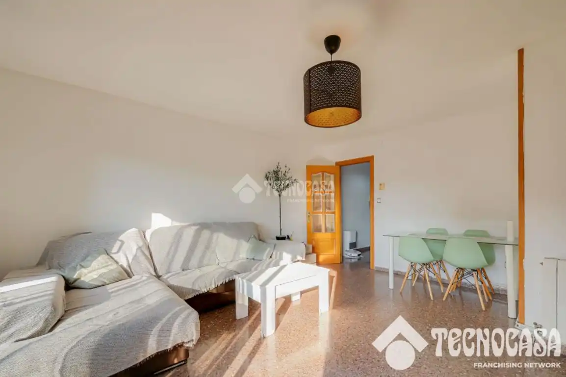 Wohnzimmer von Wohnung zum Verkauf in Sud