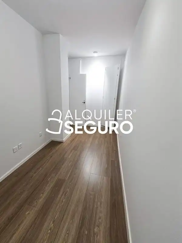 Habitación de Piso de alquiler en Madrid con Calefacción, Terraza y Trastero