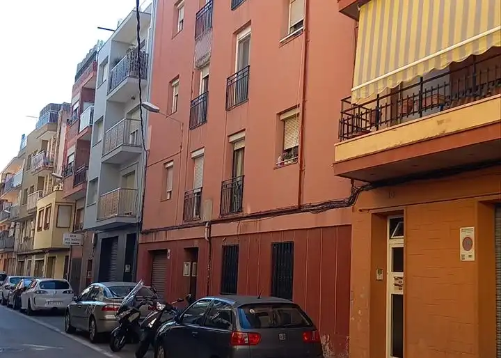 Vista exterior de Piso en venta en Cornellà de Llobregat