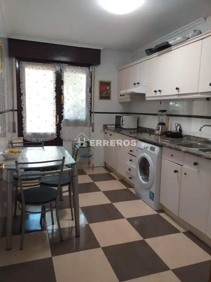 Cocina de Casa adosada en venta en Uruñuela con Calefacción, Parquet y Terraza