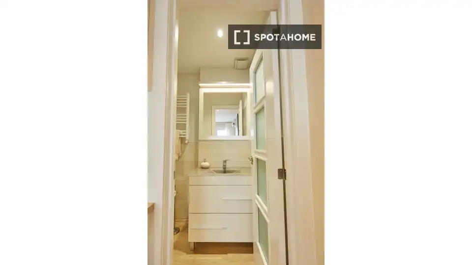 Room in Universidad - Malasaña