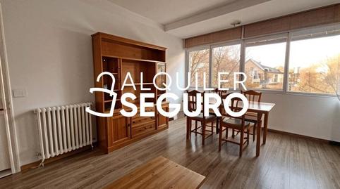 Foto 2 de Piso de alquiler en De Isidro Fernández, Tres Olivos - Valverde,  Madrid Capital