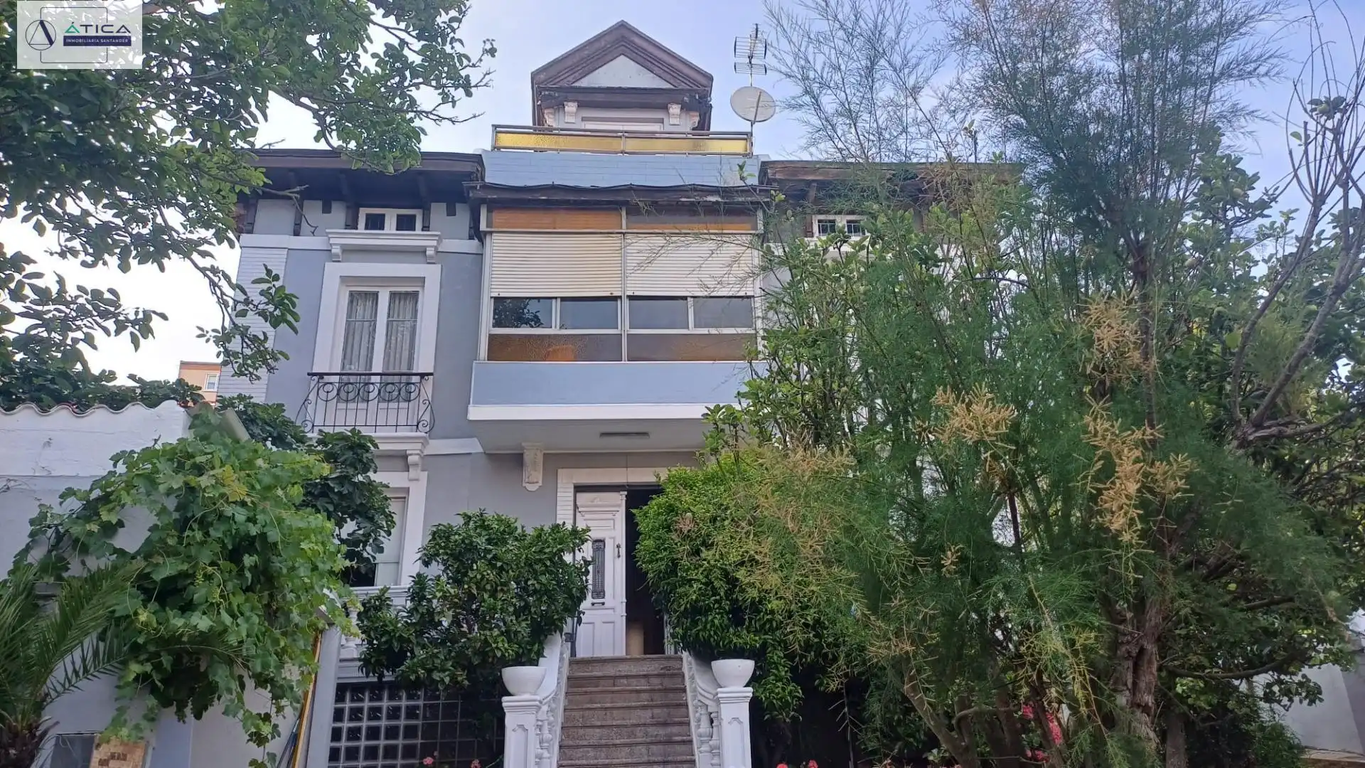Außenansicht von Haus oder Chalet zum Verkauf in Santander mit Privatgarten, Terrasse und Möbliert