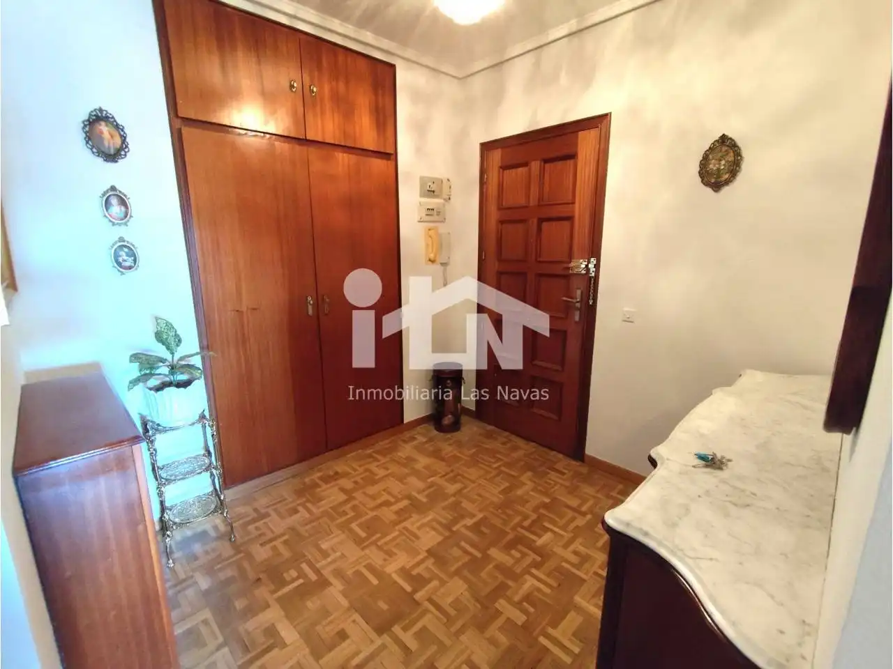 Piso en venta en Las Navas del Marqués  con Calefacción, Parquet y Terraza