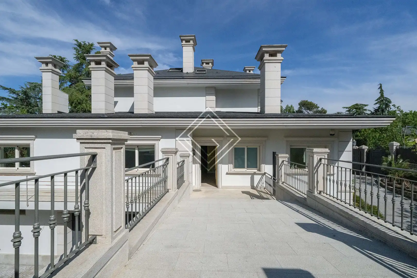 Vista exterior de Casa o chalet en venta en Madrid con Aire acondicionado, Calefacción y Jardín privado