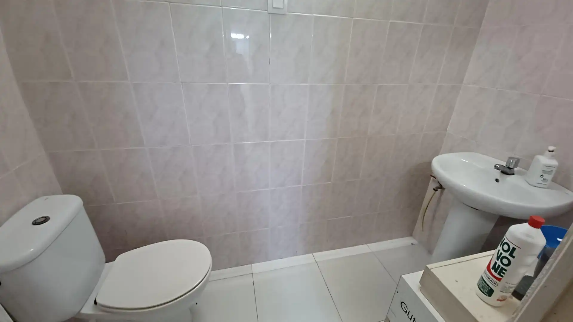 Baño de Local de alquiler en Valencia con Aire acondicionado