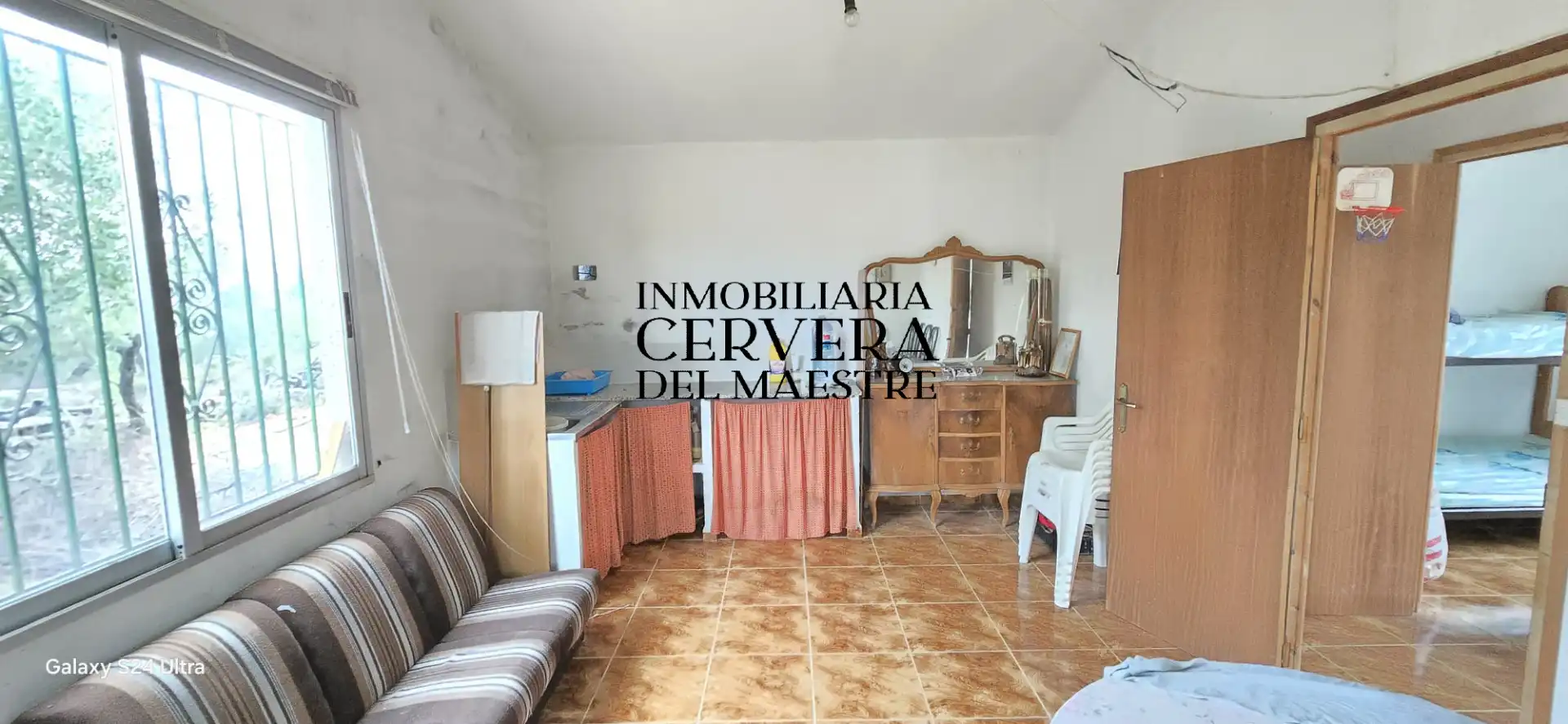 Dormitori de Finca rústica en venda en Cervera del Maestre amb Moblat