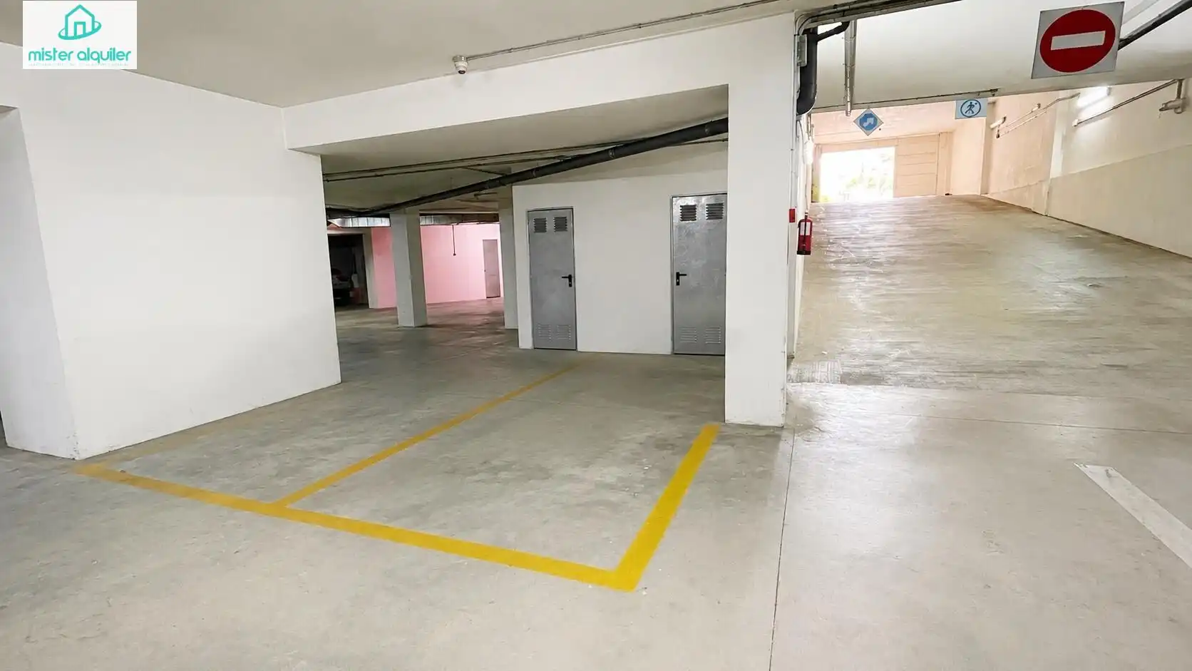 Aparcament de Apartament de lloguer en El Campello amb Aire condicionat, Calefacció i Terrassa