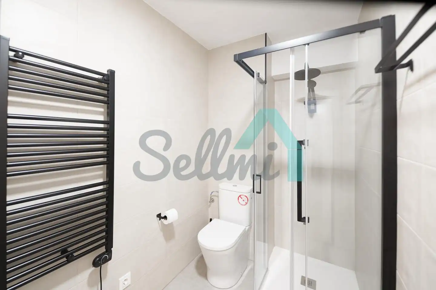 Badezimmer von Wohnung zur Miete in Oviedo  mit Heizung, Möbliert und Balkon