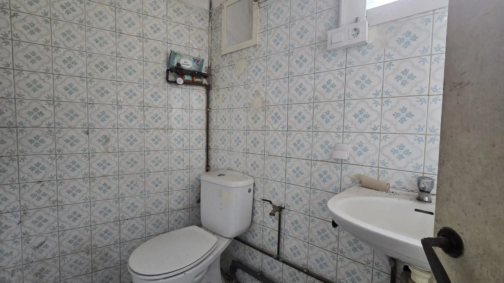 Baño de Local de alquiler en Oleiros