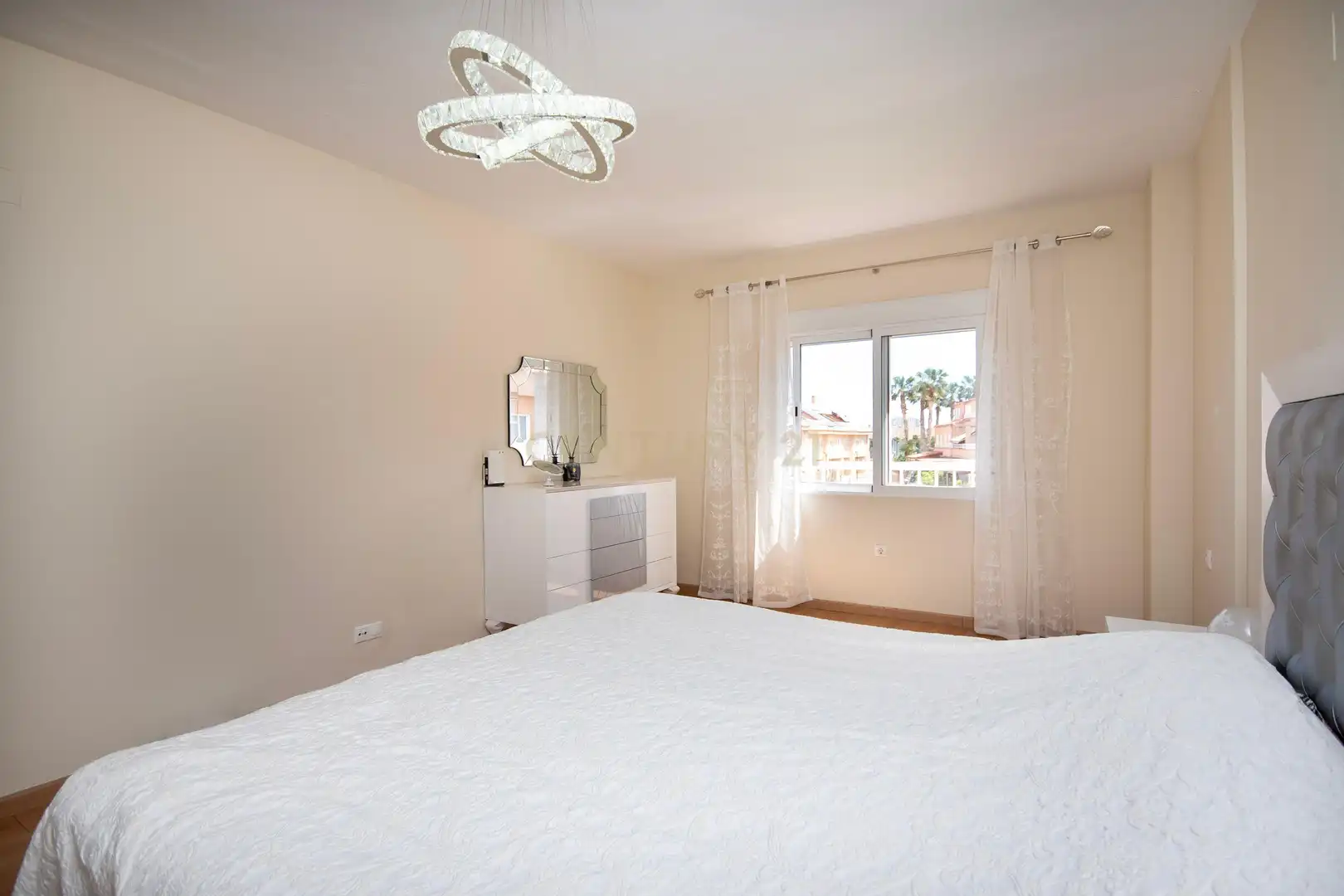 Habitación de Casa adosada en venta en Alicante / Alacant con Aire acondicionado, Balcón y Piscina comunitaria