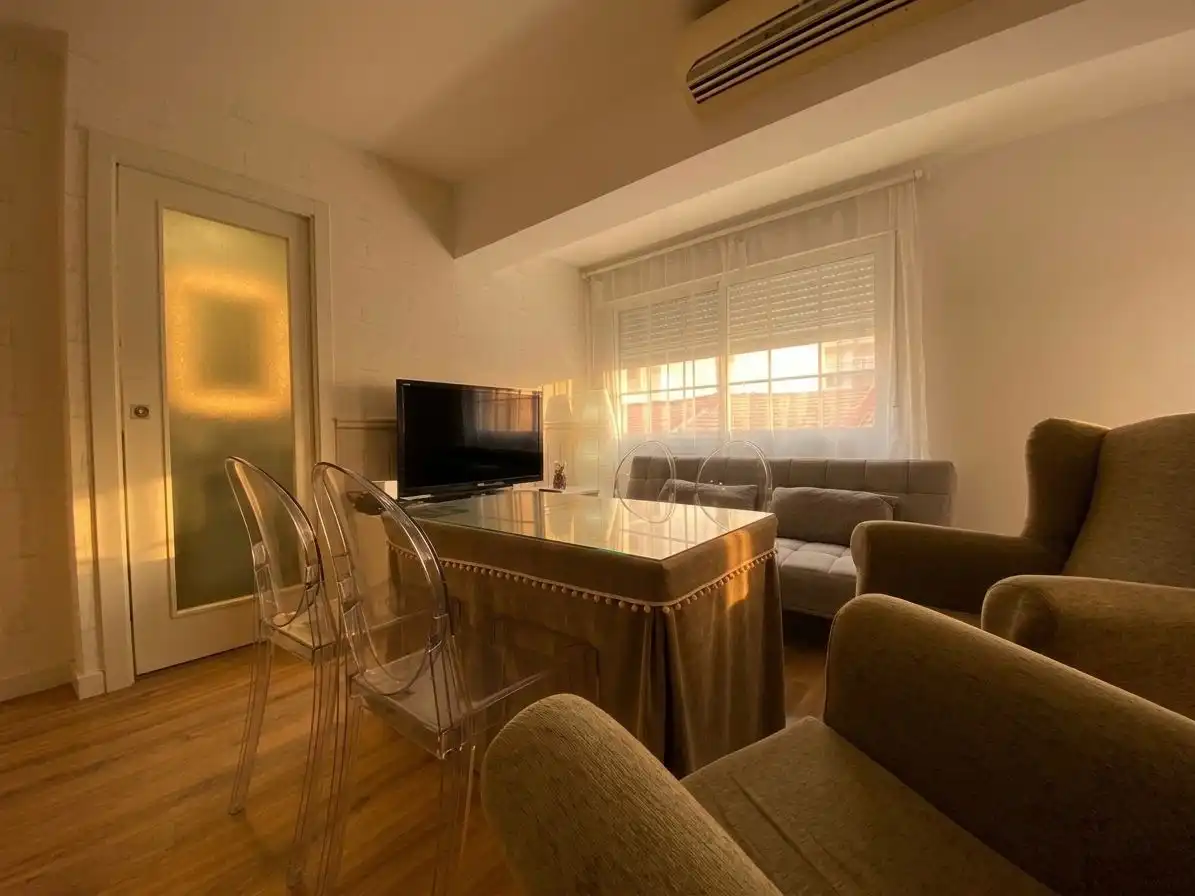 Sala d'estar de Apartament de lloguer en Torrevieja amb Aire condicionat, Moblat i Rentadora