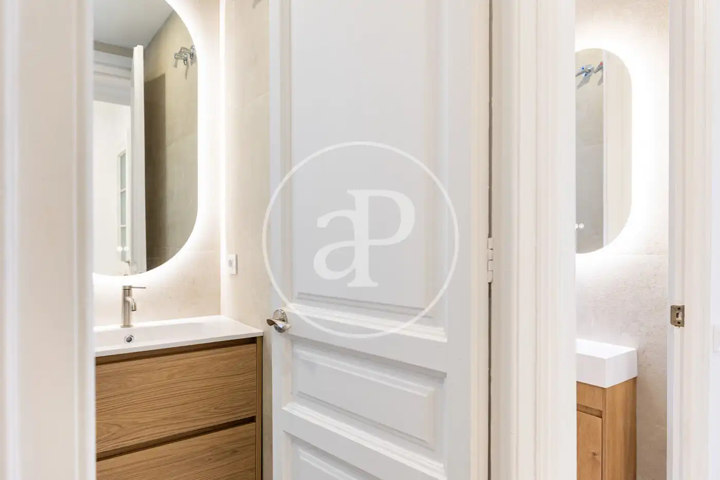 Bathroom of Flat for sale in Barcelona  with Air Conditioner and Heating