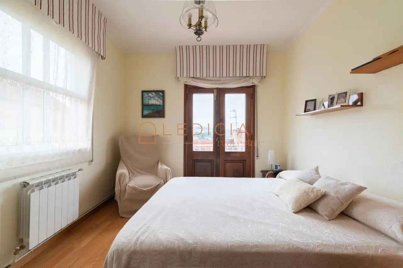Bedroom of Houses for sale in Vigo   with Heating, Terrace and Storage room