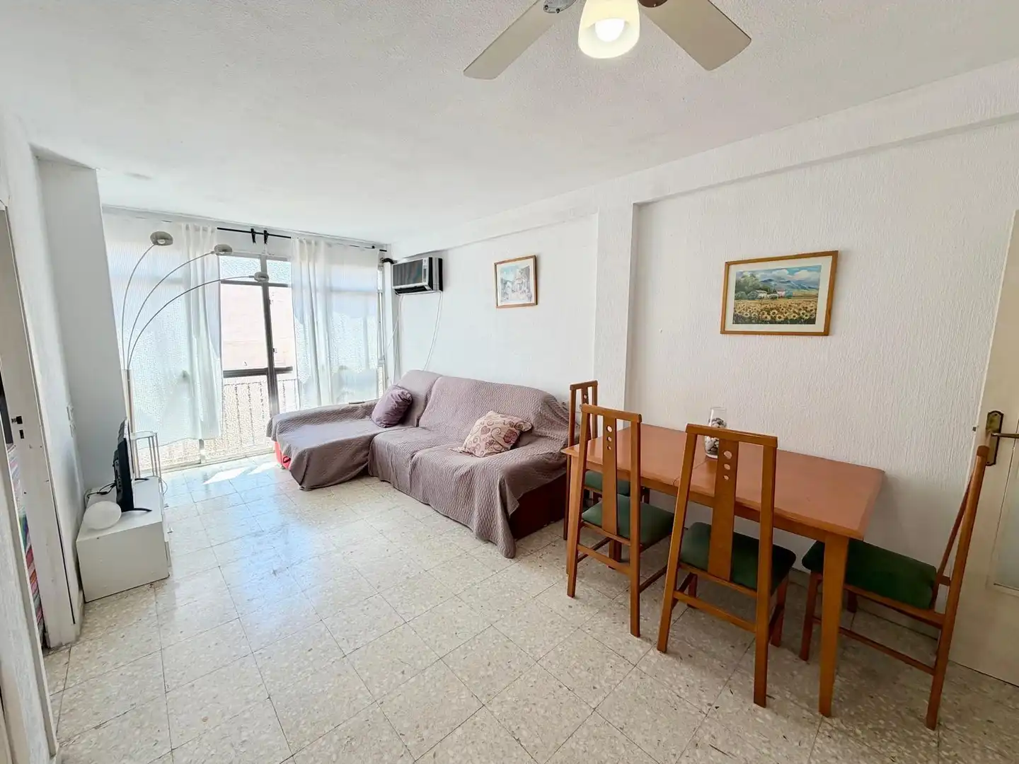 Sala d'estar de Pis en venda en Almería amb Aire condicionat, Calefacció i Moblat