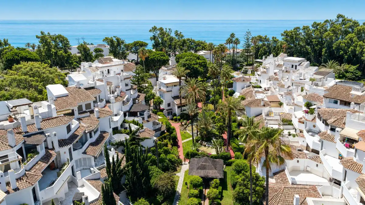 Planta baja en venta en Elviria