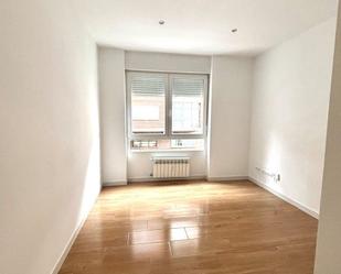 Bedroom of Flat for sale in  Madrid Capital  with Air Conditioner, Heating and Terrace