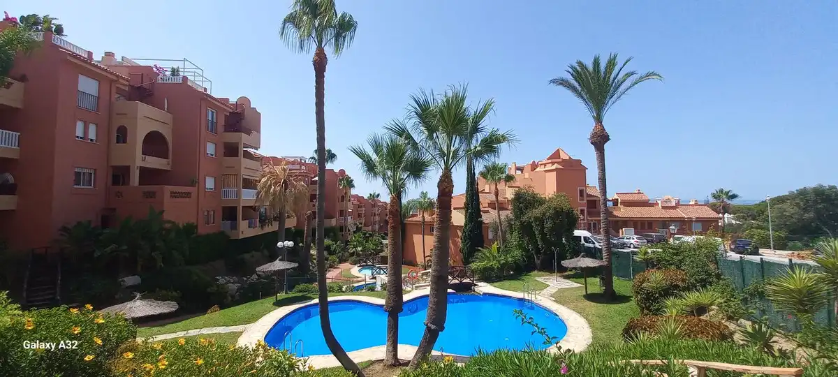 Vista exterior de Planta baixa en venda en Marbella amb Aire condicionat, Calefacció i Terrassa