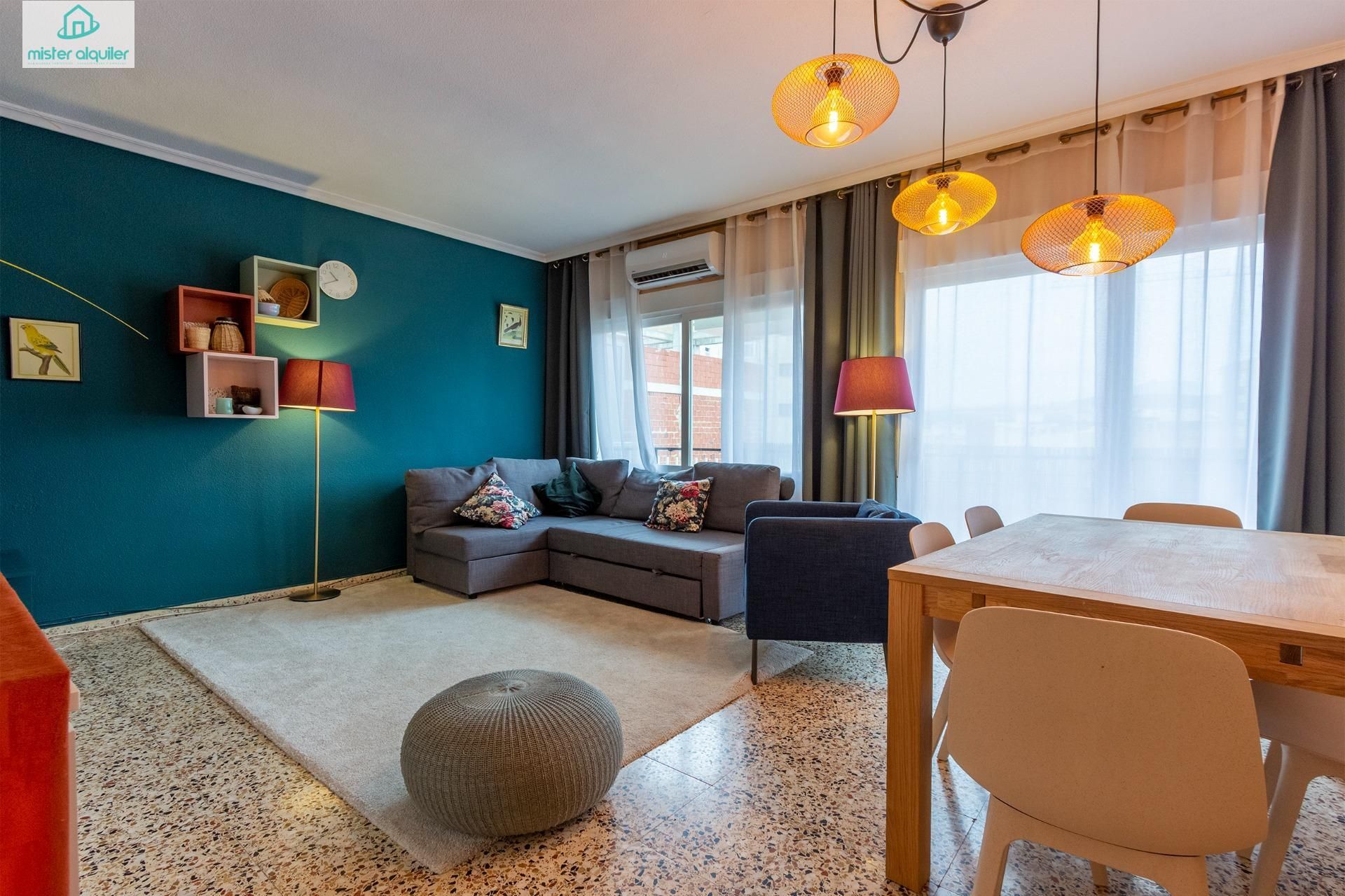 Sala de estar de Apartamento de alquiler en El Campello con Aire acondicionado, Terraza y Balcón