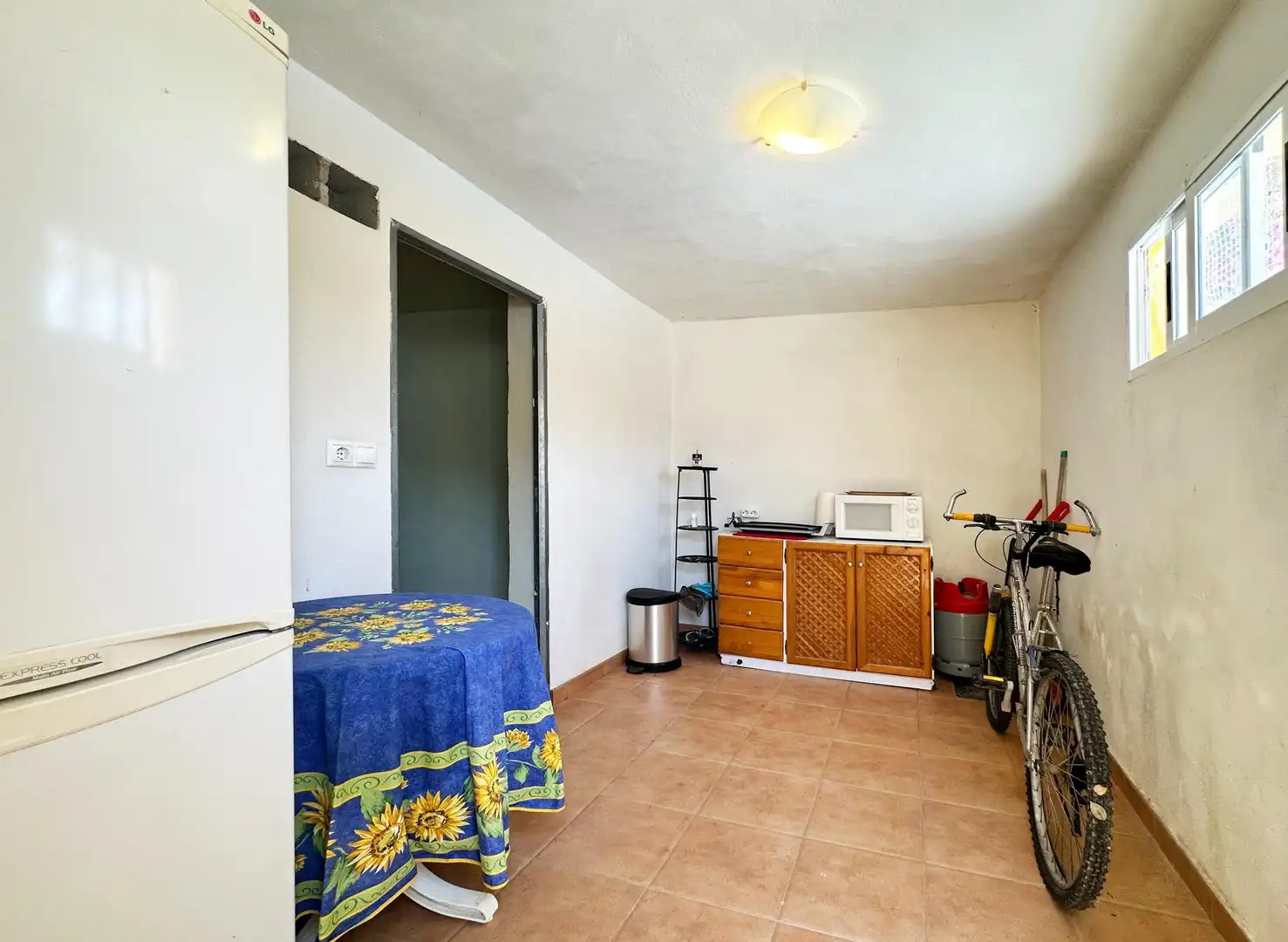 Casa adosada en venta en Orihuela con Aire acondicionado, Terraza y Trastero