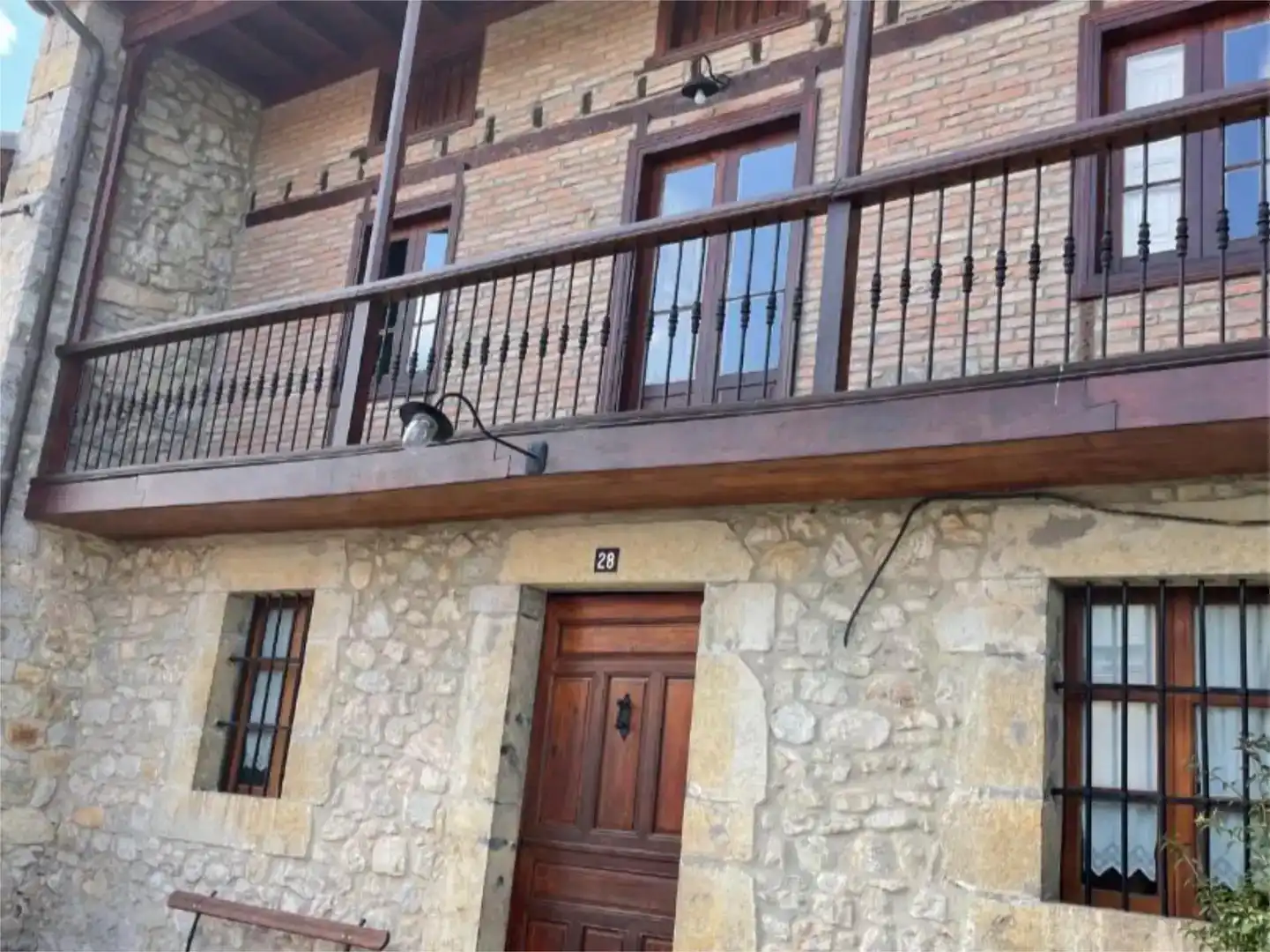 Vista exterior de Finca rústica en venda en Val de San Vicente  amb Balcó