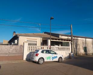 Vista exterior de Casa o xalet en venda en Villanueva de Duero amb Calefacció, Jardí privat i Terrassa