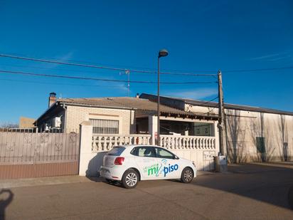 Vista exterior de Casa o xalet en venda en Villanueva de Duero amb Calefacció, Jardí privat i Terrassa