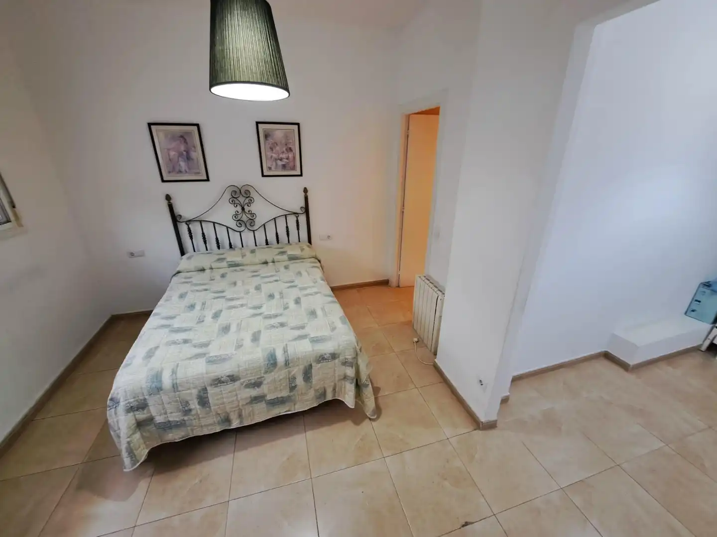 Schlafzimmer von Erdgeschoss zum Verkauf in Mataró mit Klimaanlage, Heizung und Ofen