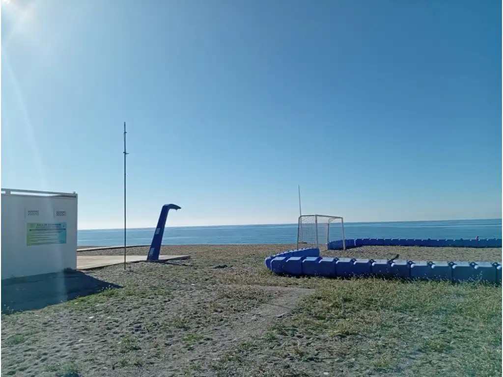 Vista exterior de Casa adosada en venda en Salobreña amb Piscina