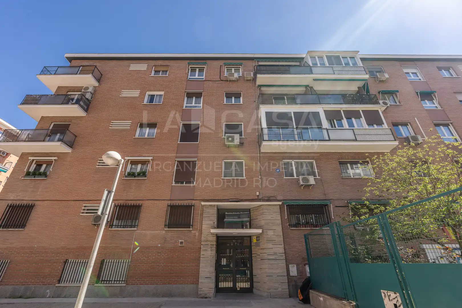 Vista exterior de Piso en venta en Madrid con Calefacción y Trastero
