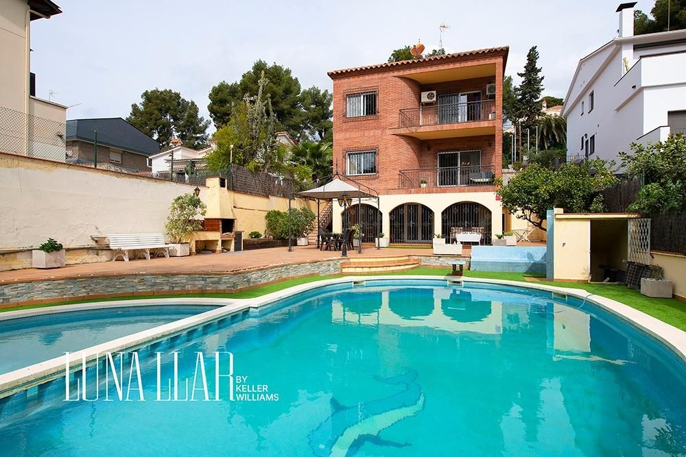 Exterior view of House or chalet for sale in Castelldefels  with Air Conditioner, Heating and Private garden