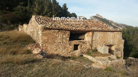 Masía en venta en la población de Paüls de 232 m², distribuida en 2 plantas, con magnificas vistas de las montañas de Parque Natur