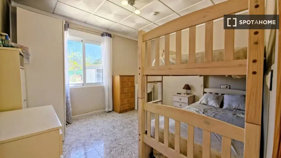 Dormitori de Apartament per a compartir en Cartagena amb Aire condicionat, Calefacció i Terrassa