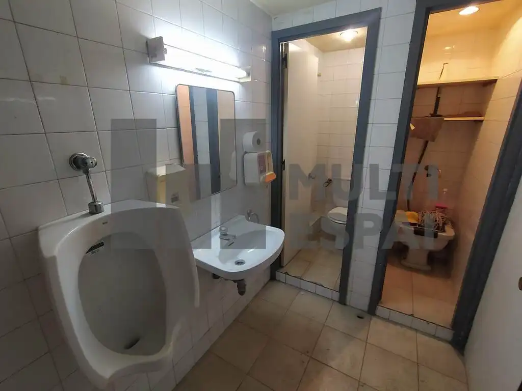 Bany de Oficina en venda en Barcelona amb Aire condicionat