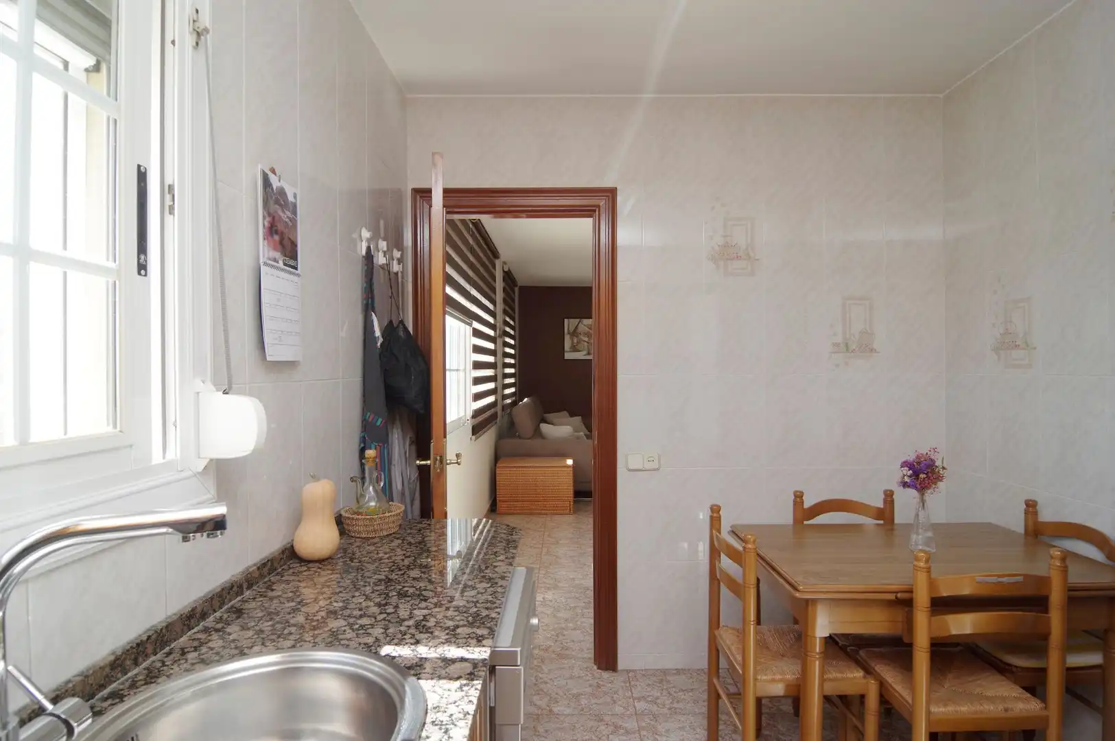 Cuina de Casa o xalet en venda en Sant Vicenç Dels Horts amb Aire condicionat, Calefacció i Jardí privat