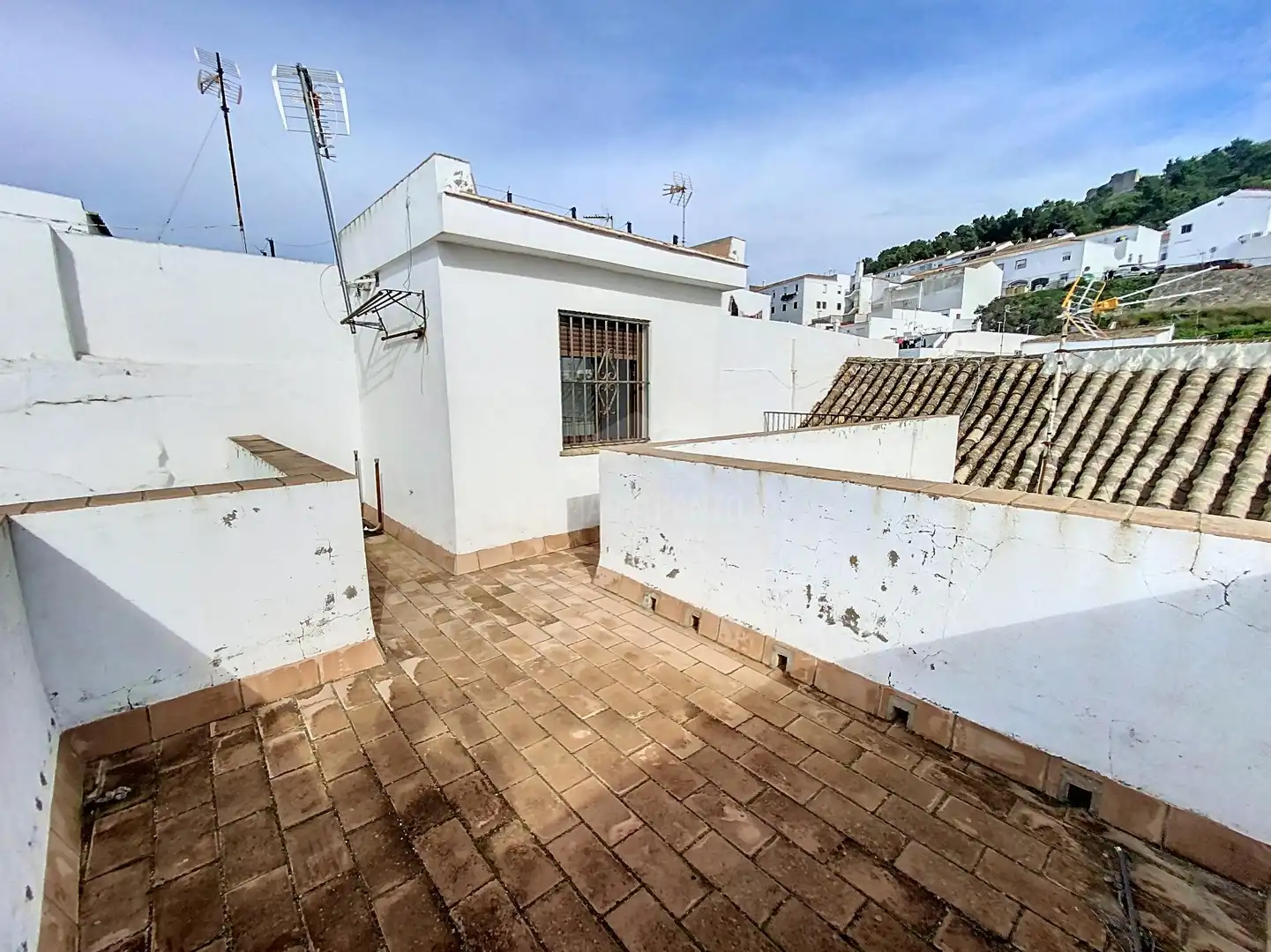 Vista exterior de Casa o xalet en venda en Medina Sidonia amb Terrassa, Moblat i Balcó