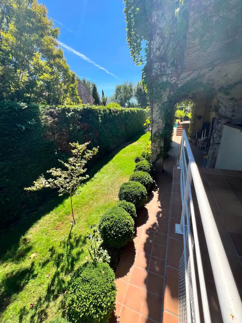 Jardí de Casa o xalet en venda en Villanueva de la Cañada amb Aire condicionat, Calefacció i Terrassa