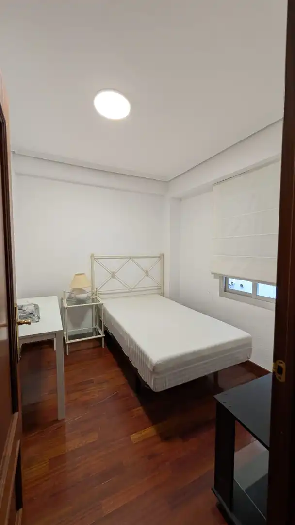 Bedroom of Flat for rent in Valencia  with Air Conditioner, Heating and Parquet flooring